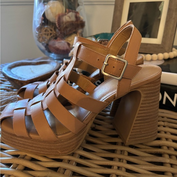 Crown Vintage platform 4.5 inch heel - Picture 2 of 4